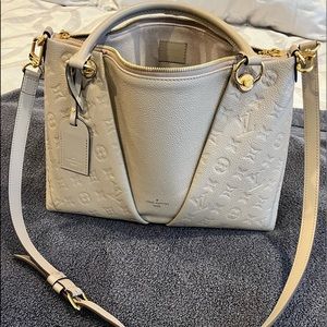 Louis Vuitton MM V tote in turtle dove  empriente leather.